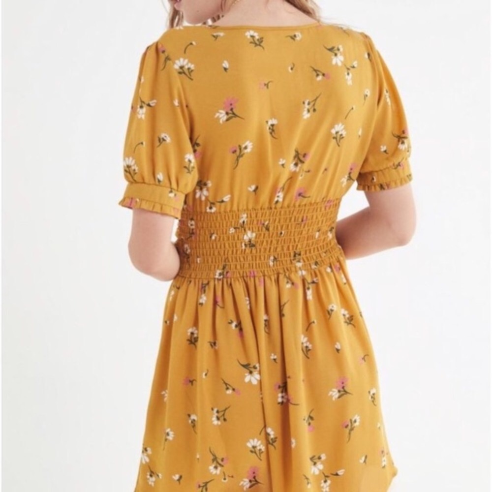 NWOT UO Emmy Ruched Short Sleeve Dress XS Mustard - Picture 5 of 7